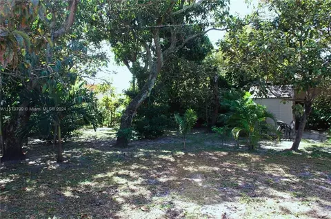 990 E 19th St, Hialeah, FL 33013 photo 6