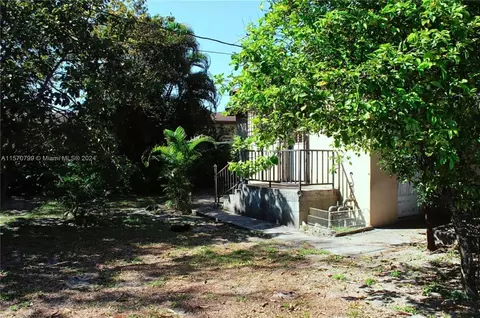 990 E 19th St, Hialeah, FL 33013 photo 5