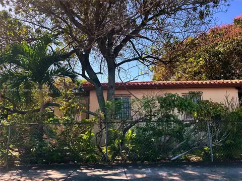 990 E 19th St, Hialeah, FL 33013 photo 4