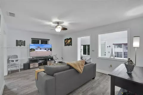 5420 E 7th Ave, Hialeah, FL 33013 photo 8