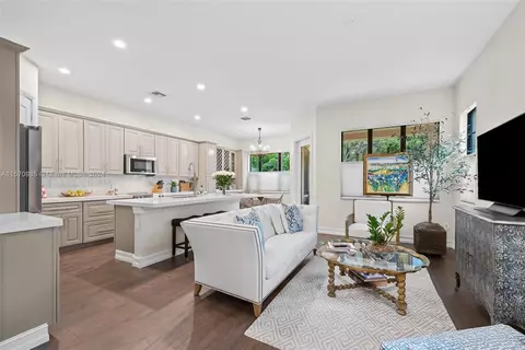 125 SW 127th Ter, Plantation, FL 33325