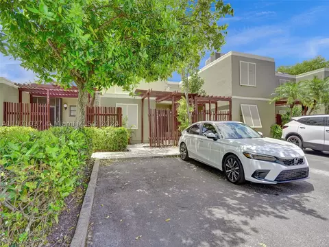 1140 Windward Dr #1140, Pembroke Pines, FL 33026