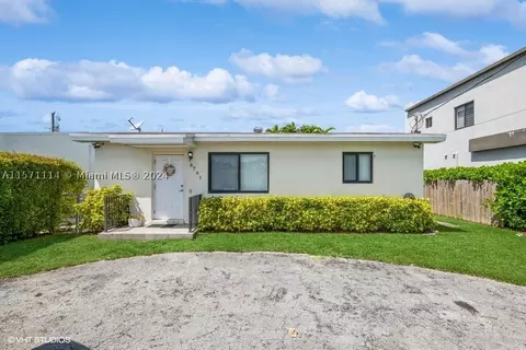 8761 SW 34th St, Miami, FL 33165