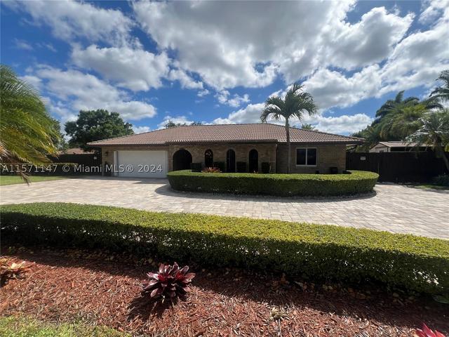 5280 SW 21st St, Plantation, FL 33317