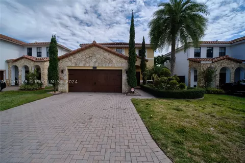 9721 NW 8th Ter, Miami, FL 33172