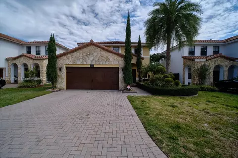 9721 NW 8th Ter, Miami, FL 33172