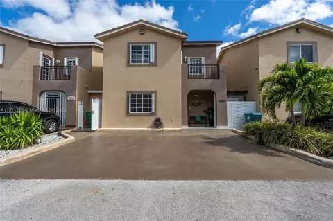7665 NW 182nd Ter #305, Hialeah, FL 33015