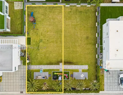 6753 NW 103rd Pl, Doral, FL 33178