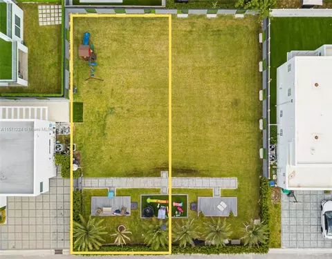 6753 NW 103rd Pl, Doral, FL 33178