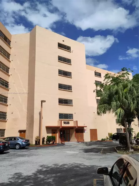 9688 Fontainebleau Blvd #711, Miami, FL 33172