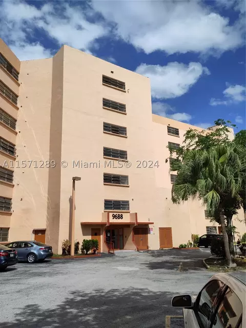 9688 Fontainebleau Blvd #711, Miami, FL 33172