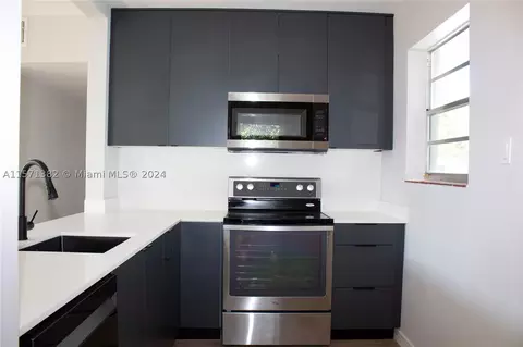11330 SW 47th Ter, Miami, FL 33165
