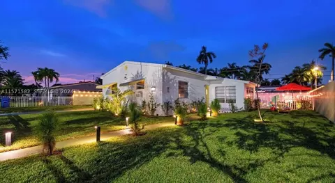 913 NE 2nd Ct, Hallandale Beach, FL 33009