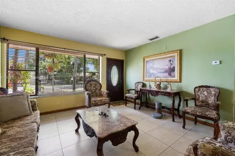 Living - 5470 W 9th Ave, Hialeah, FL 33012 photo 4 of 8