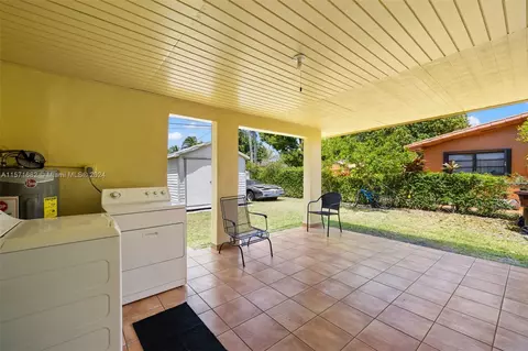 Exterior - 5470 W 9th Ave, Hialeah, FL 33012 photo 7 of 11