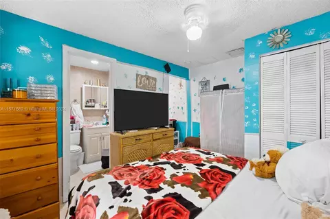 Bedroom - 5470 W 9th Ave, Hialeah, FL 33012 photo 1 of 4