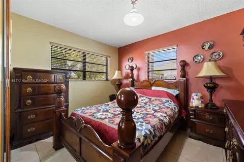 Bedroom - 5470 W 9th Ave, Hialeah, FL 33012 photo 3 of 4