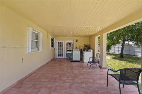 Exterior - 5470 W 9th Ave, Hialeah, FL 33012 photo 6 of 11