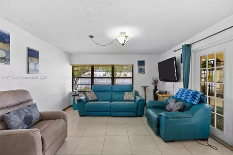 Living - 5470 W 9th Ave, Hialeah, FL 33012 photo 6 of 8