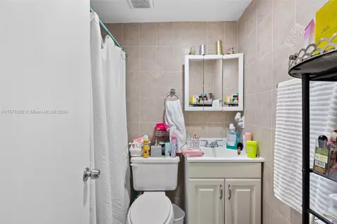 Bath - 5470 W 9th Ave, Hialeah, FL 33012 photo 1 of 3