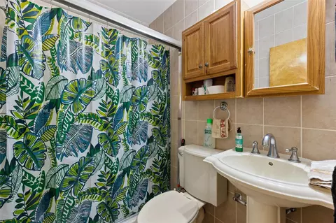 Bath - 5470 W 9th Ave, Hialeah, FL 33012 photo 2 of 3