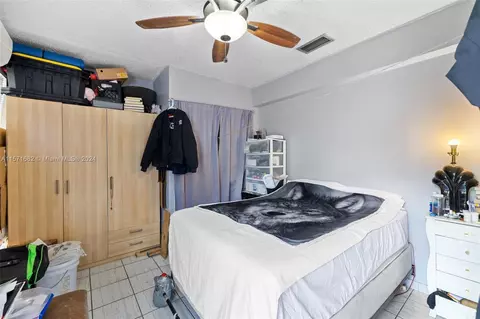 Bedroom - 5470 W 9th Ave, Hialeah, FL 33012 photo 4 of 4