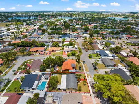 View/Area - 5470 W 9th Ave, Hialeah, FL 33012 photo 3 of 9