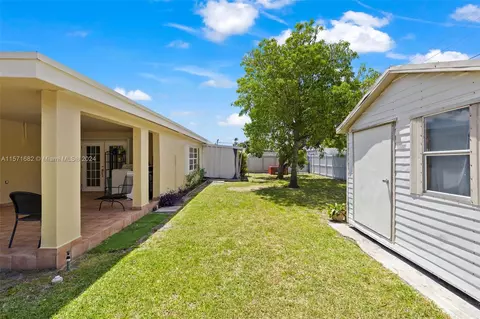 Exterior - 5470 W 9th Ave, Hialeah, FL 33012 photo 8 of 11
