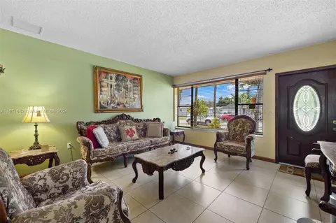 Living - 5470 W 9th Ave, Hialeah, FL 33012 photo 5 of 8