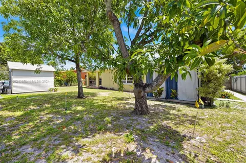 Exterior - 5470 W 9th Ave, Hialeah, FL 33012 photo 9 of 11