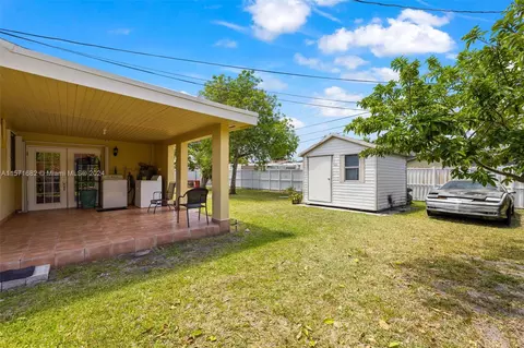 Exterior - 5470 W 9th Ave, Hialeah, FL 33012 photo 5 of 11