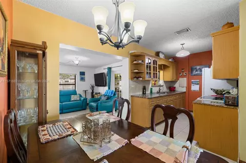 Dining - 5470 W 9th Ave, Hialeah, FL 33012 photo 2 of 2