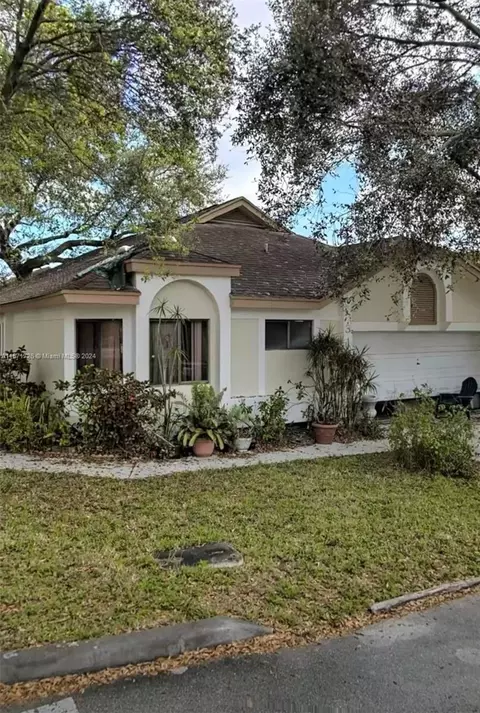 318 Bishop Rd, North Lauderdale, FL 33068
