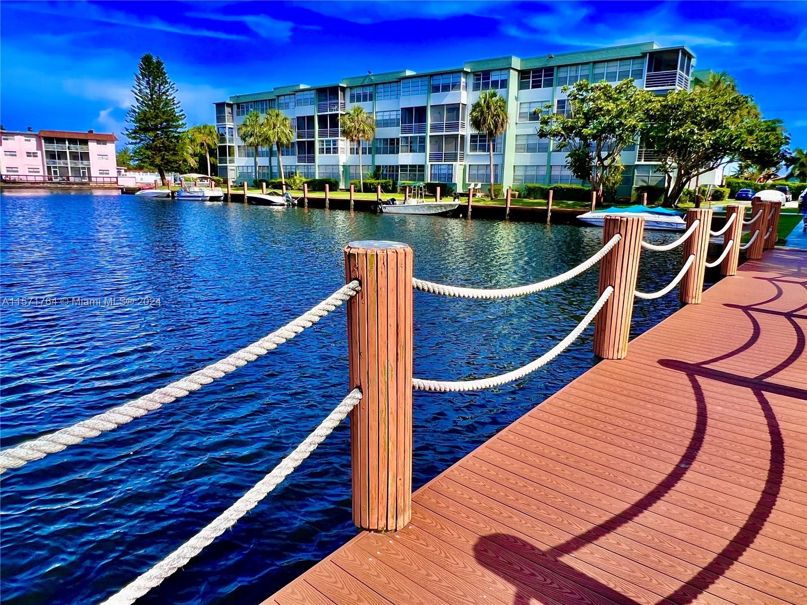 2741 Taft St Unit 401