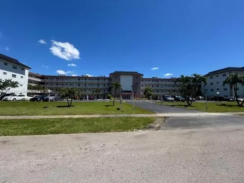 4140 NW 44th Ave #305, Lauderdale Lakes, FL 33319