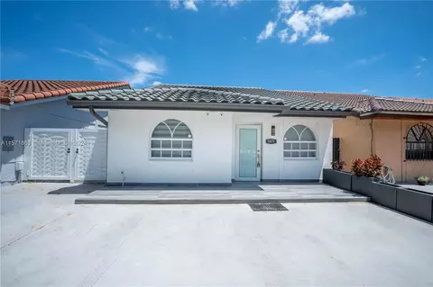 5471 W 21st Ct, Hialeah, FL 33016
