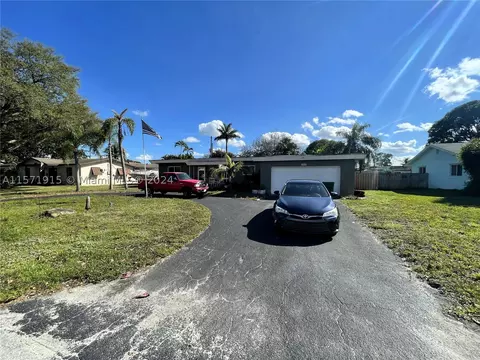 6930 SW 13th St, Pembroke Pines, FL 33023