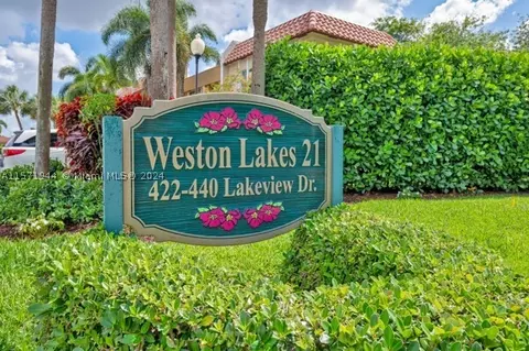422 Lakeview Dr #203, Weston, FL 33326