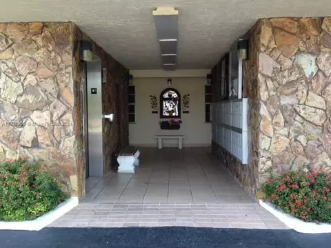 200 SE 5th Ave #302, Dania Beach, FL 33004