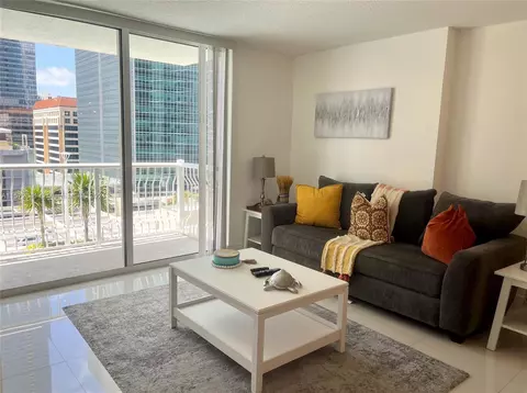 1200 Brickell Bay Dr #1521, Miami, FL 33131
