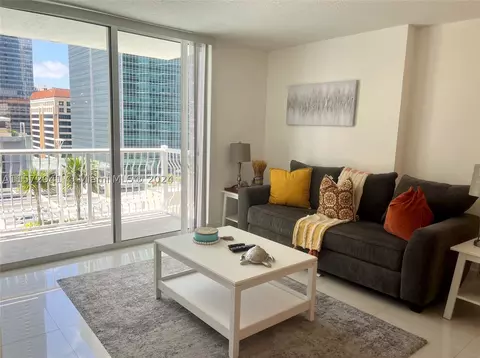 1200 Brickell Bay Dr #1521, Miami, FL 33131