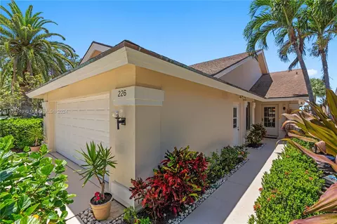 226 E River Park Dr, Jupiter, FL 33477 photo 2