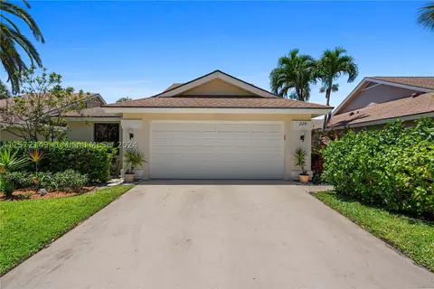 226 E River Park Dr, Jupiter, FL 33477