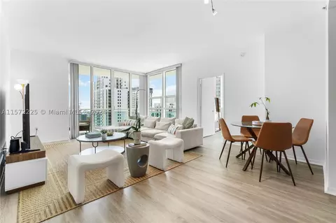 951 Brickell Ave #3711, Miami, FL 33131