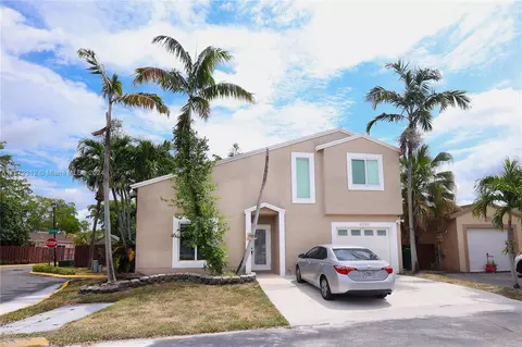 6542 NW 197th Ln, Hialeah, FL 33015