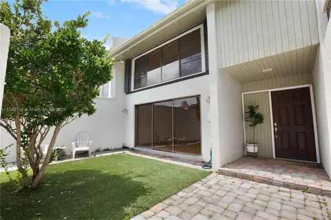 6611 SW 70th Ln #27, South Miami, FL 33143