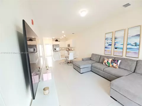 8167 NW 41st St #E-403, Doral, FL 33166