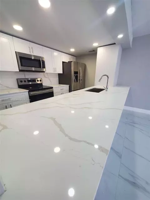 12265 NW 11th St, Pembroke Pines, FL 33026