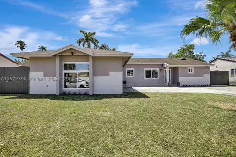6310 NW 199th St, Hialeah, FL 33015