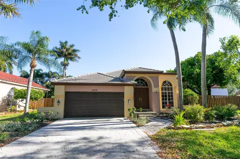 10418 Brasilia St, Hollywood, FL 33026
